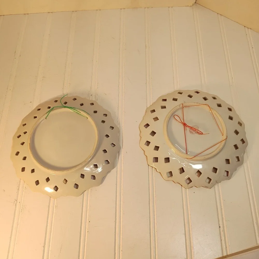 2 PC Vtg Farmhouse Cottage Wall Plate Lattice Strawberry Apple Gold Trim Artmark